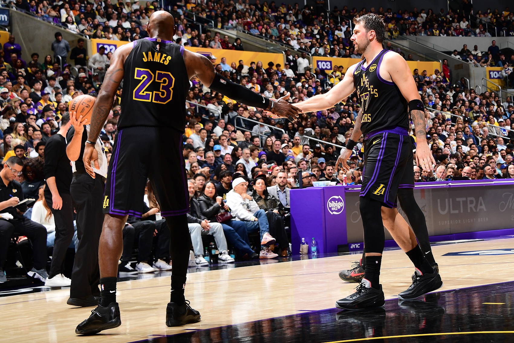 利来体育官方入口-詹姆斯：文班SGA约基奇东契奇都有理由当选MVP 我当然很偏心卢卡